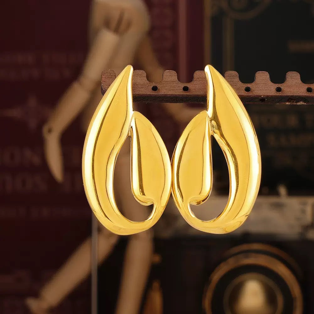 Krab Klaw Bold Earrings