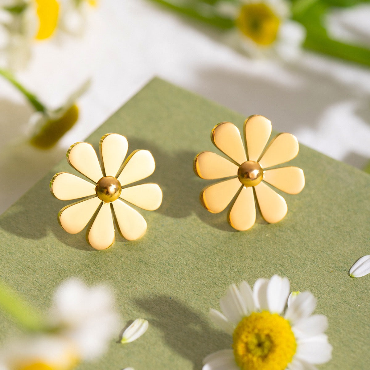 🎁 Daisy Gold Stud (100% off)