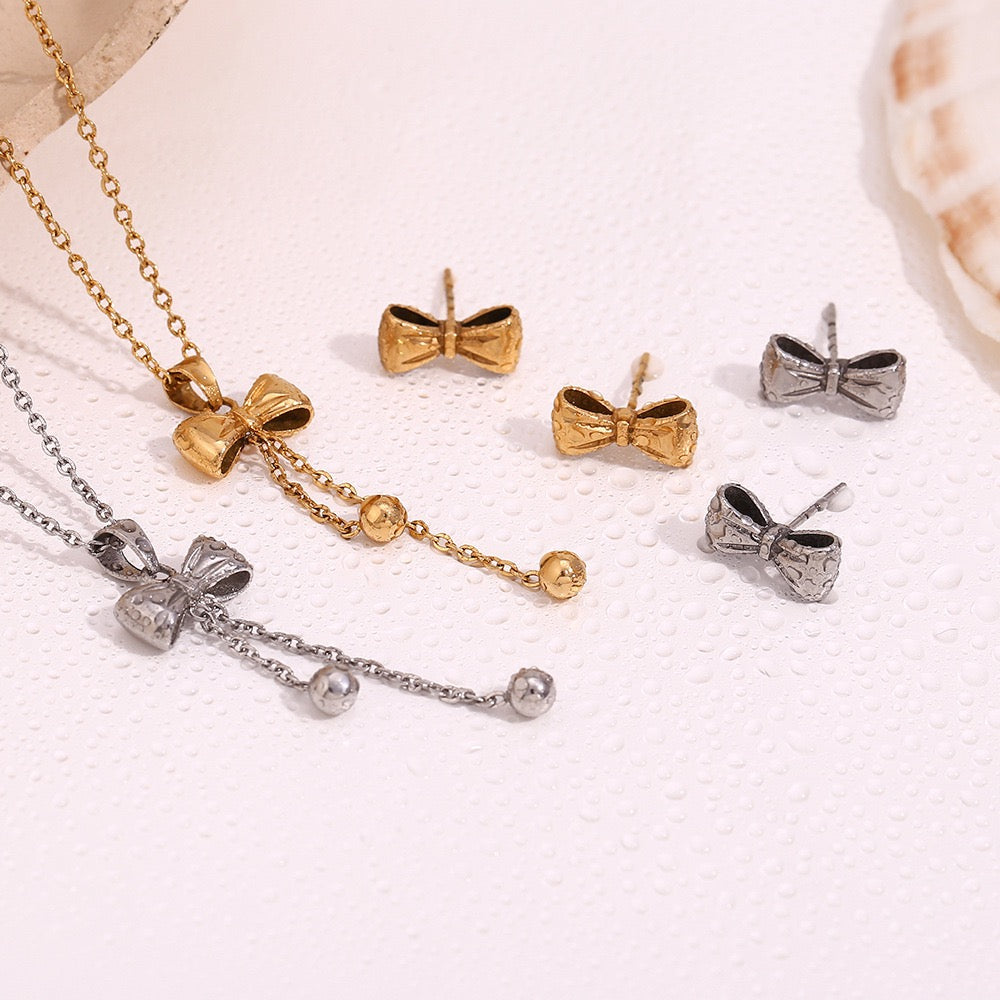 Elegant Bow Necklace