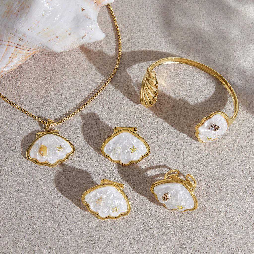 The Siren Shell Pearl Set