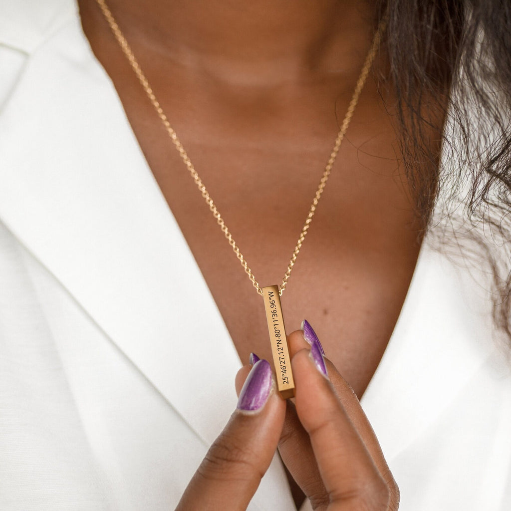 Ginny 3d Engraving bar necklace