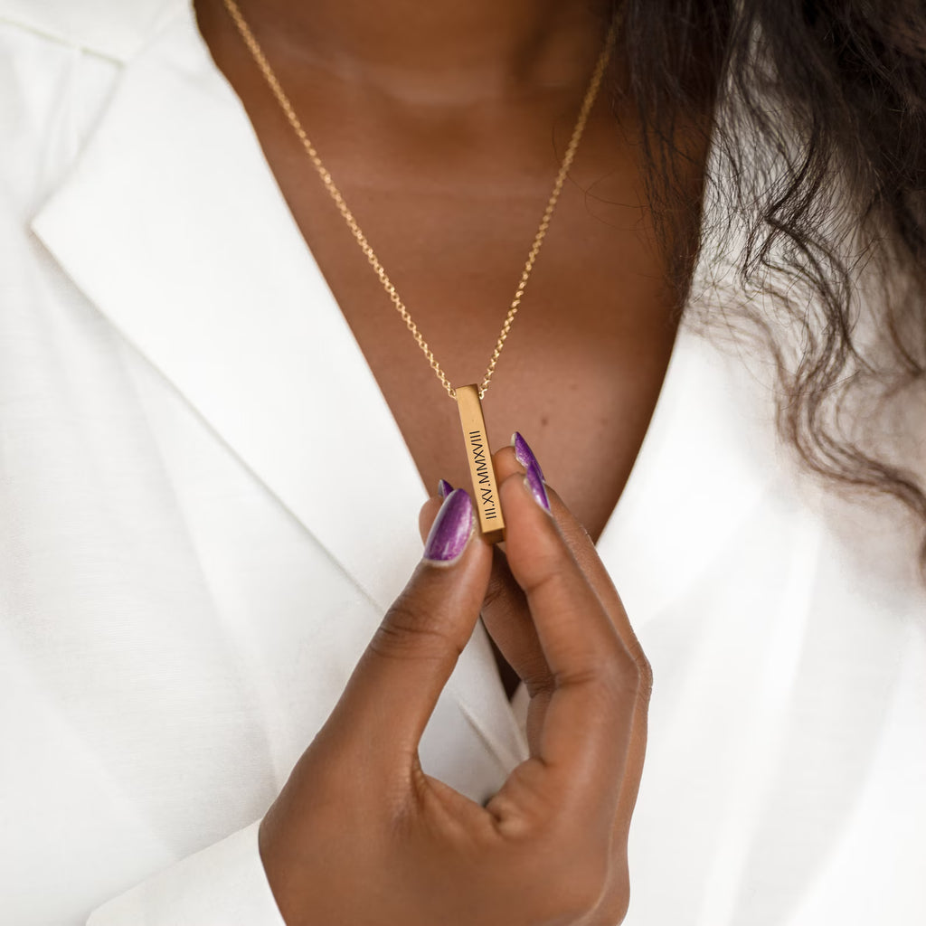 Ginny 3d Engraving bar necklace