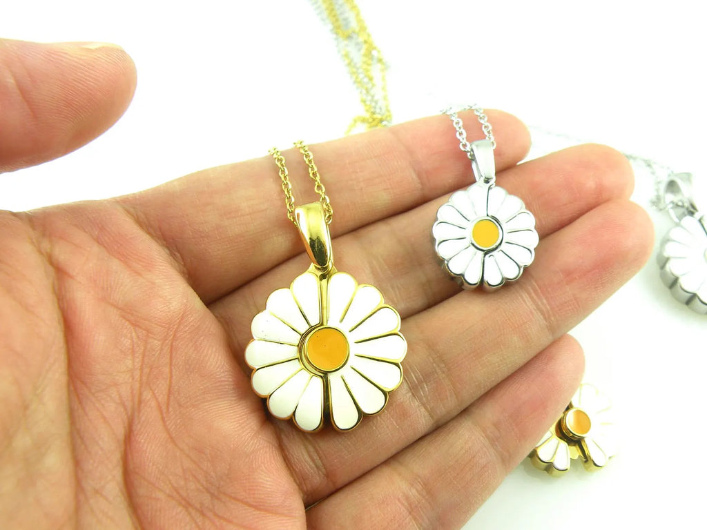 Daisy Pendant with a Hidden Plate